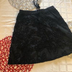 🌸Buy 2 for $10🌸 
Black embroidered skirt